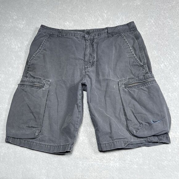 Nike Shorts Mens 32 Charcoal Gray Cargo Pockets Cotton Inseam 10” Swoosh - Picture 1 of 13